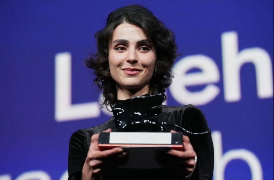 لاله مرزبان چون مثل ما فکر نمی‌کند پس وطن فروش است!