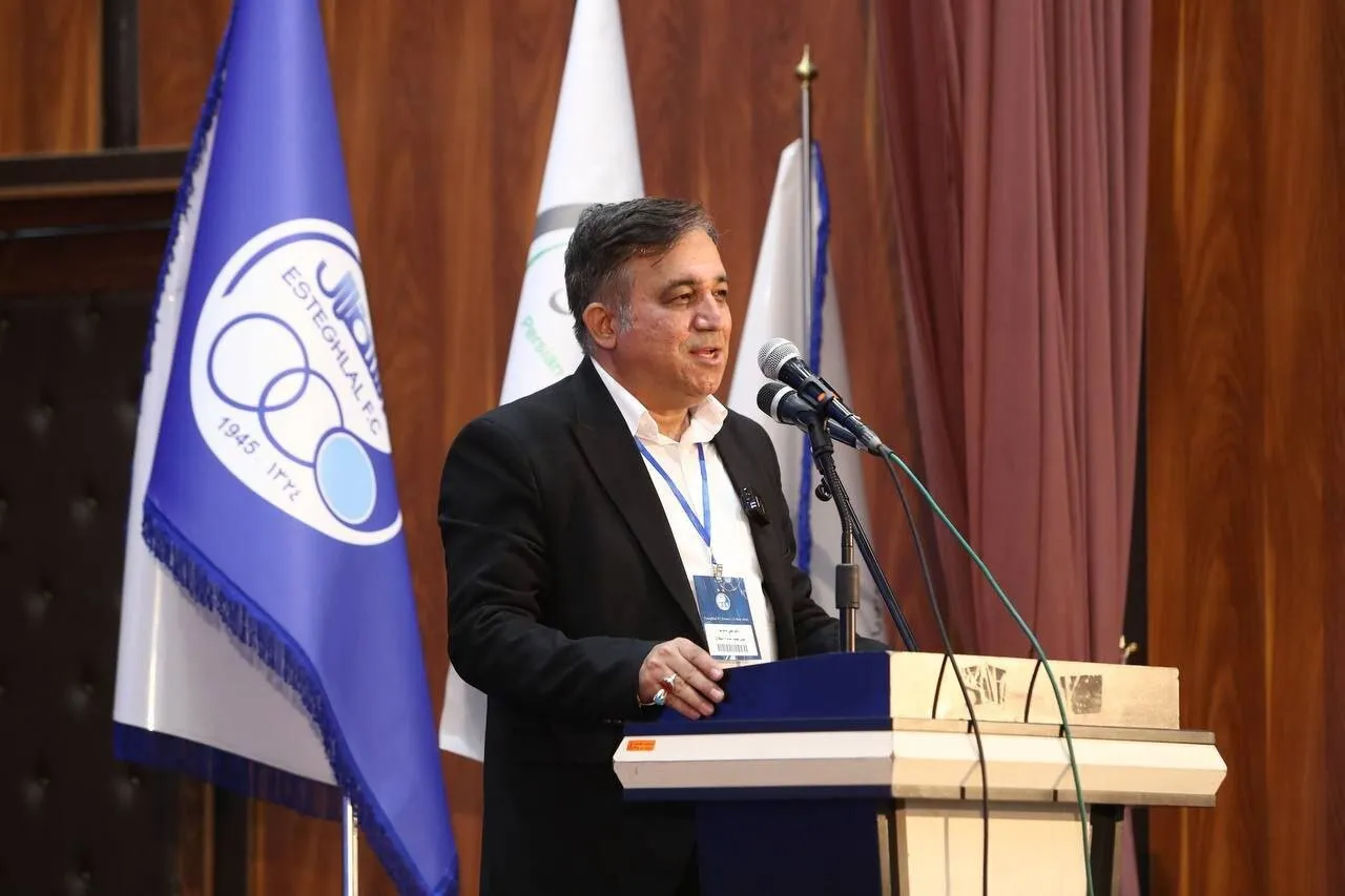 قهرمانی استقلال در لیگ برتر جنجالی شد؛ جنگ جهانی بر سر یک جام فلزی!