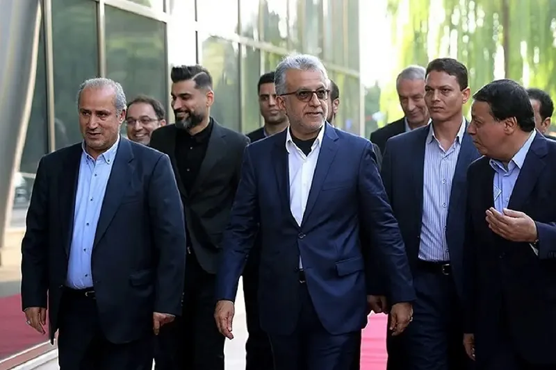 سلب میزبانی از استقلال و تراکتور با بله قربان‌گویی/ چرا تاج قدرت دفاع از حقوق فوتبال ایران را ندارد؟