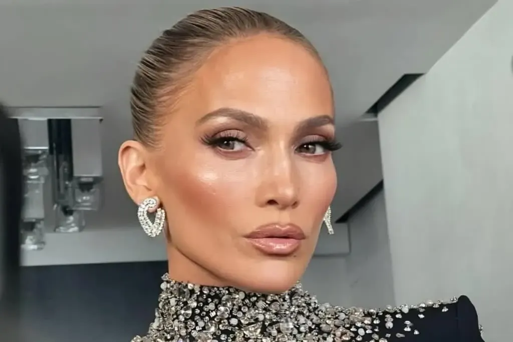 jennifer-lopez-biography-14-1024x683