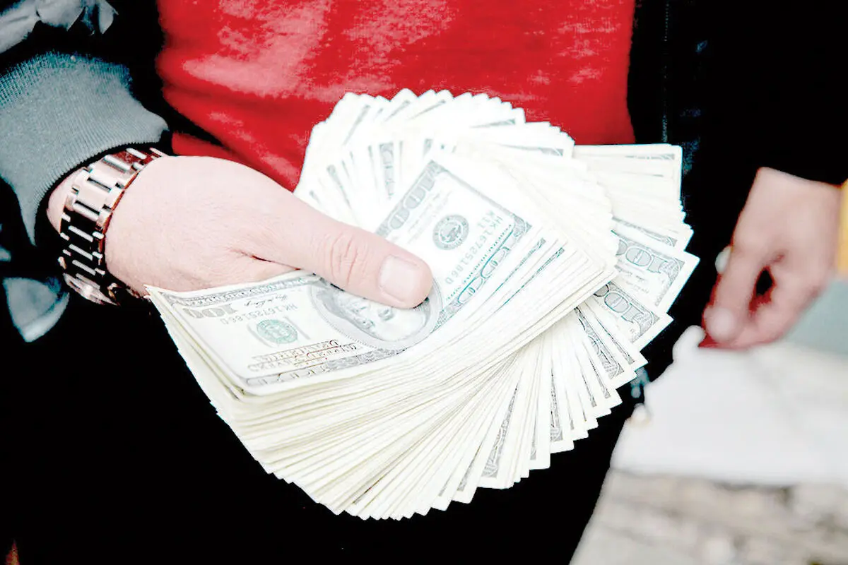 دولت با دلار ۲۰۰ هزار تومانی چه فکری خواهد کرد؟