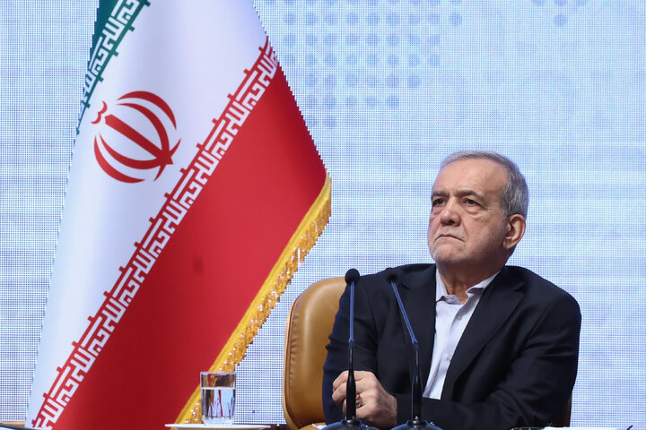 مسعود پزشکیان:در صدر هر برنامه و سیاستی باید مردم قرار داشته باشند مسعود پزشکیان:در صدر هر برنامه و سیاستی باید مردم قرار داشته باشند