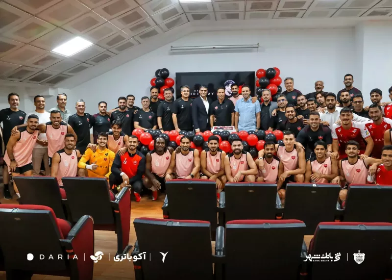 شوخی ترسناک کاپیتان پرسپولیس با حاج مهدی! شوخی ترسناک کاپیتان پرسپولیس با حاج مهدی!