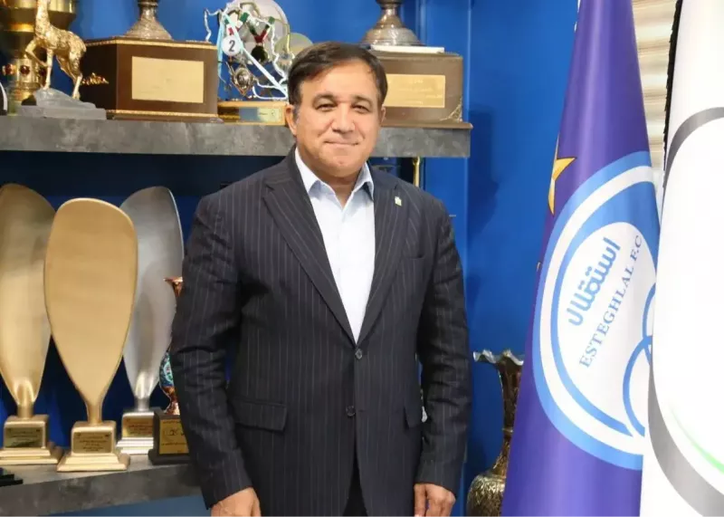 قرار بود دهم شهریور به استقلال جام قهرمانی بدهند