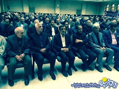 احمدي نژاد در ختم پدر معاونش/عكس