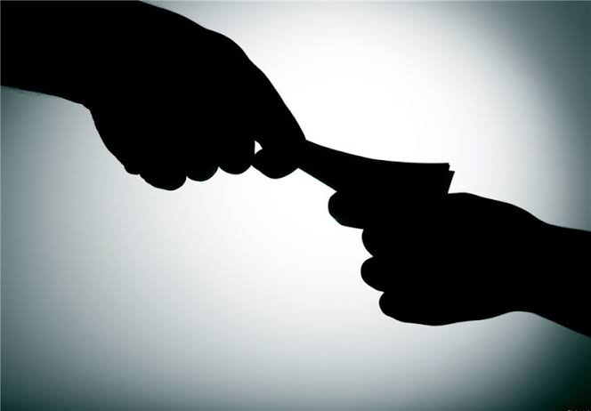 برخی با پنهان شدن پشت نام رییس‌جمهور شهید، تخلفات مدیریتی خود را توجیه می‌کنند