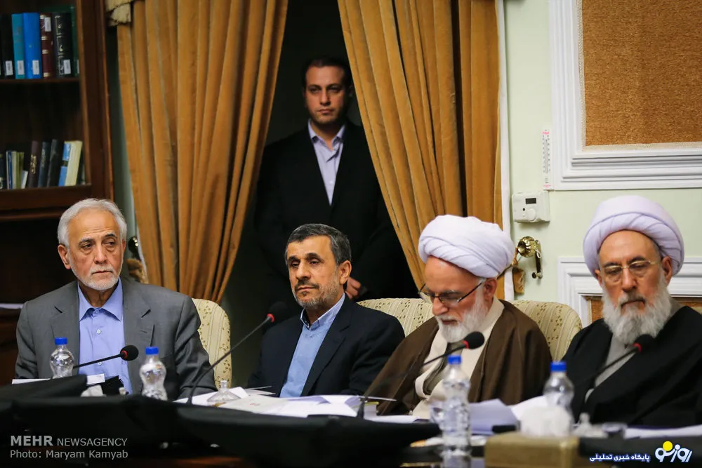 بازگشت احمدی نژاد به جلسه مجمع تشخیص مصلحت نظام + عکس