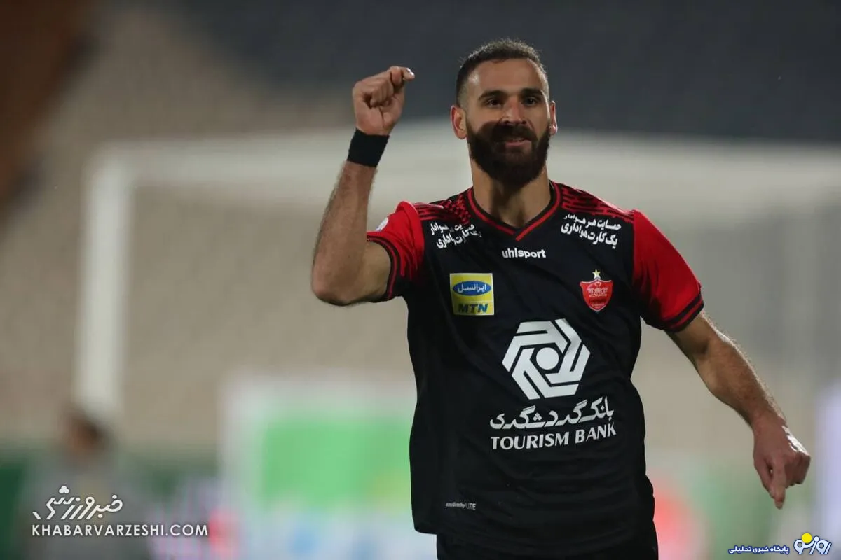 آقای گلی یک هافبک دفاعی در پرسپولیس