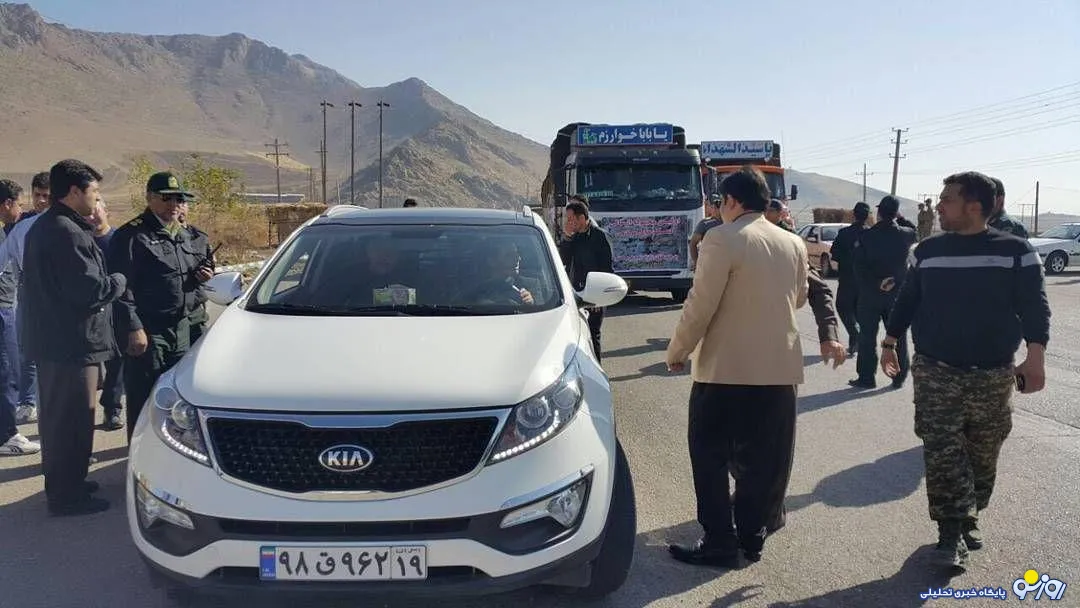 علی دایی با خودرو شخصی در مناطق زلزله زده + عکس