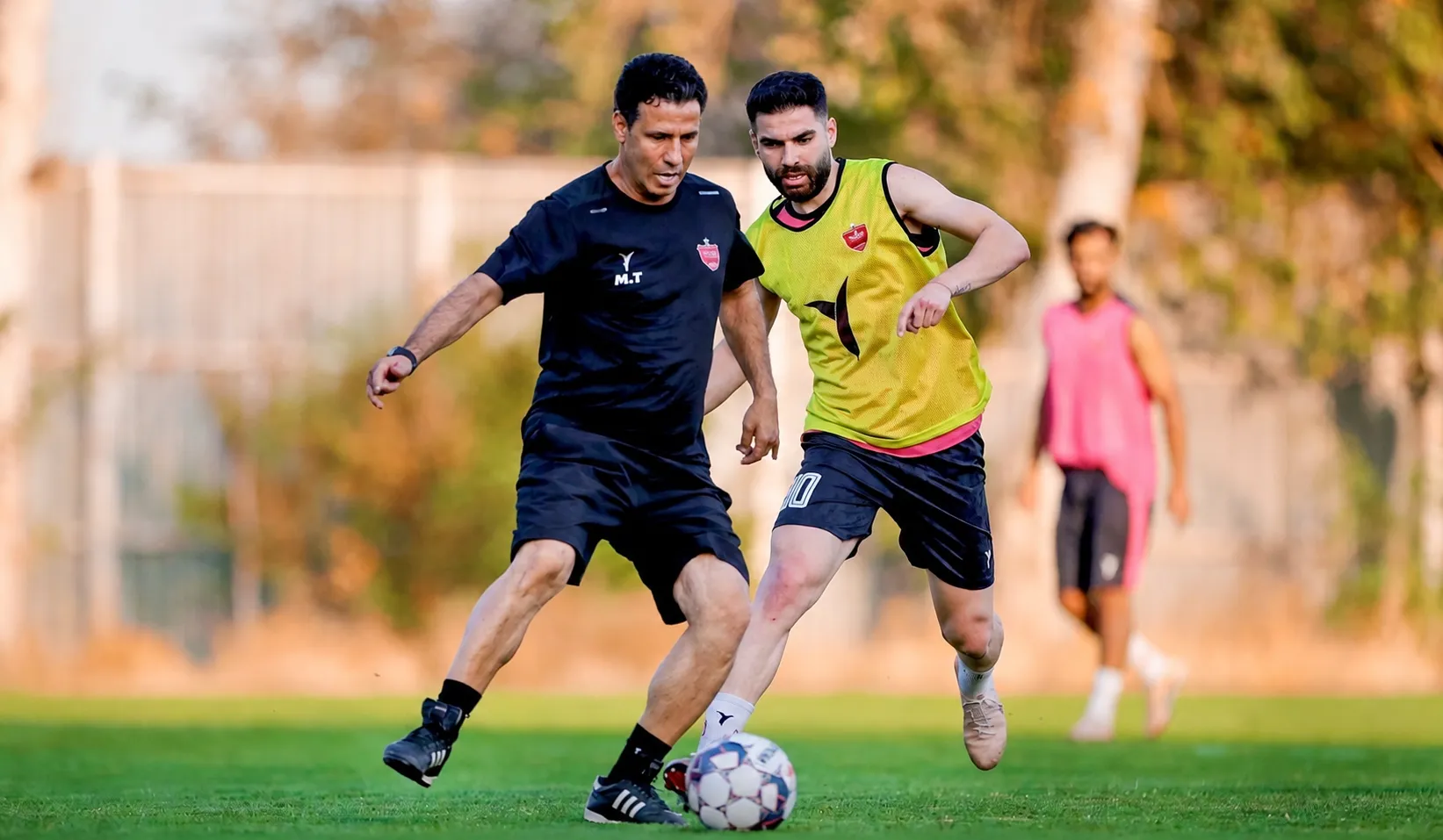 تقابل جالب سلمانی و تارتار در تمرین پرسپولیس تقابل جالب سلمانی و تارتار در تمرین پرسپولیس