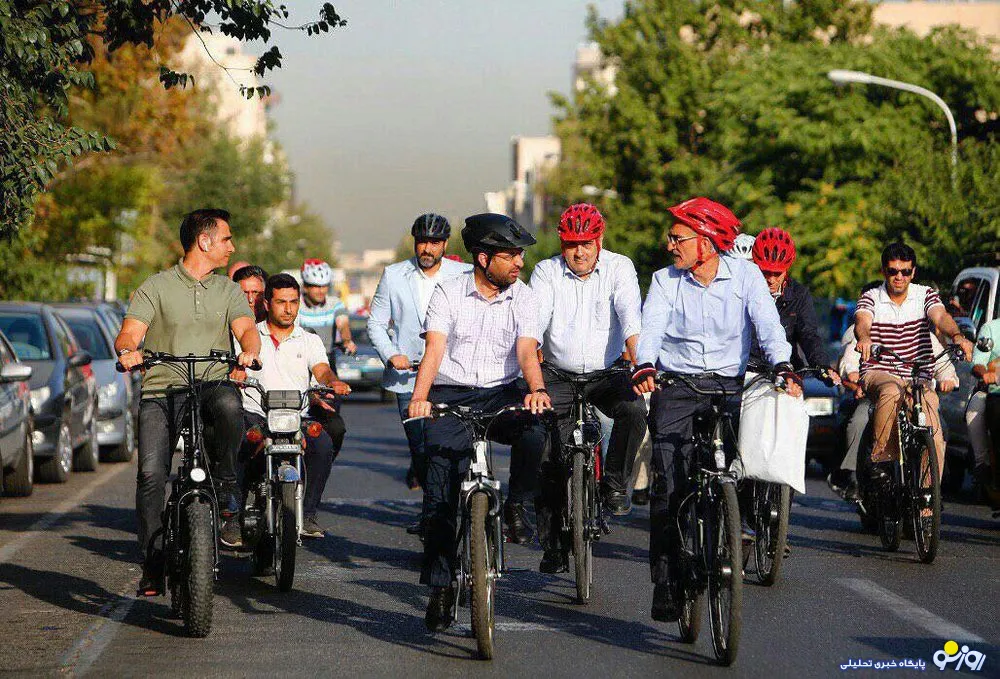 دوچرخه سواری وزیر ارتباطات و شهردار در خیابان های تهران +عکس