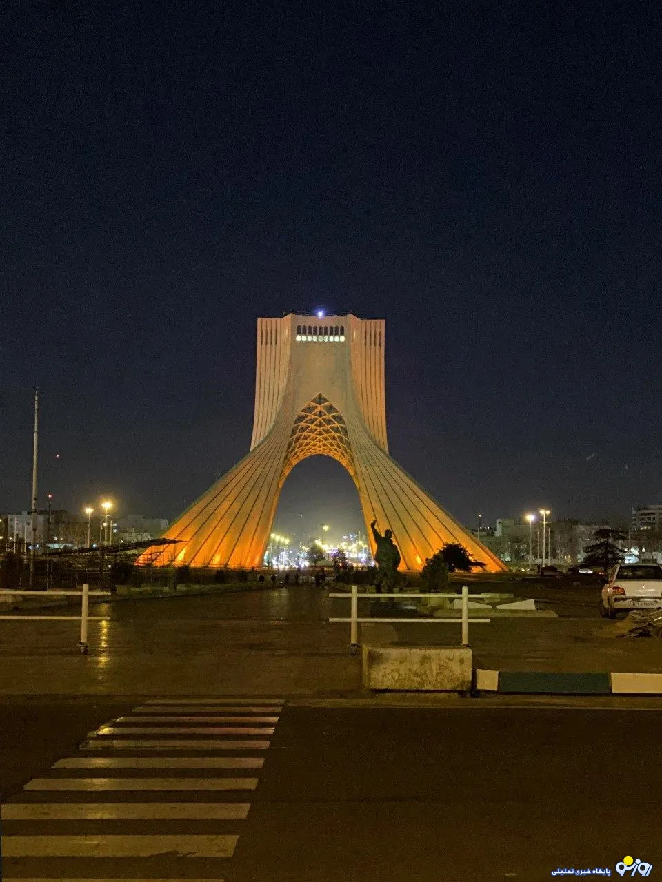 تغییر رنگ نماد شهر تهران در حمایت از کودکان محک