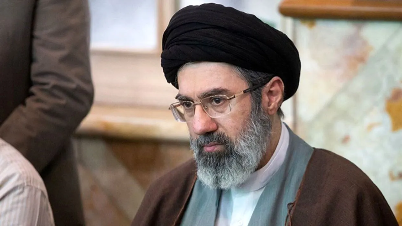 آیت الله مجتبی خامنهای در مراسم تشییع خانواده شهید خود شرکت میکند؟ آیت الله مجتبی خامنهای در مراسم تشییع خانواده شهید خود شرکت میکند؟