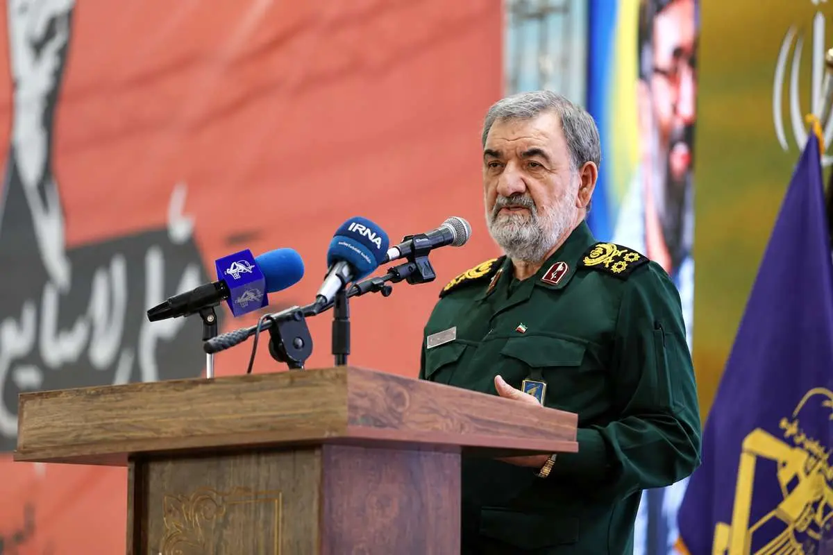 محسن رضایی: تنگه هرمز را حفظ میکنیم محسن رضایی: تنگه هرمز را حفظ میکنیم