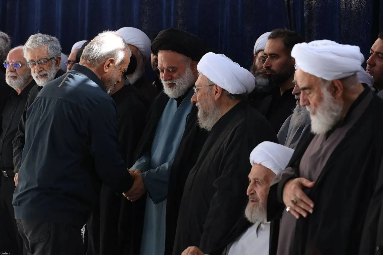 تصاویری از گفتگوی پزشکیان و آملی لاریجانی با فرزند ارشد رهبر شهید انقلاب