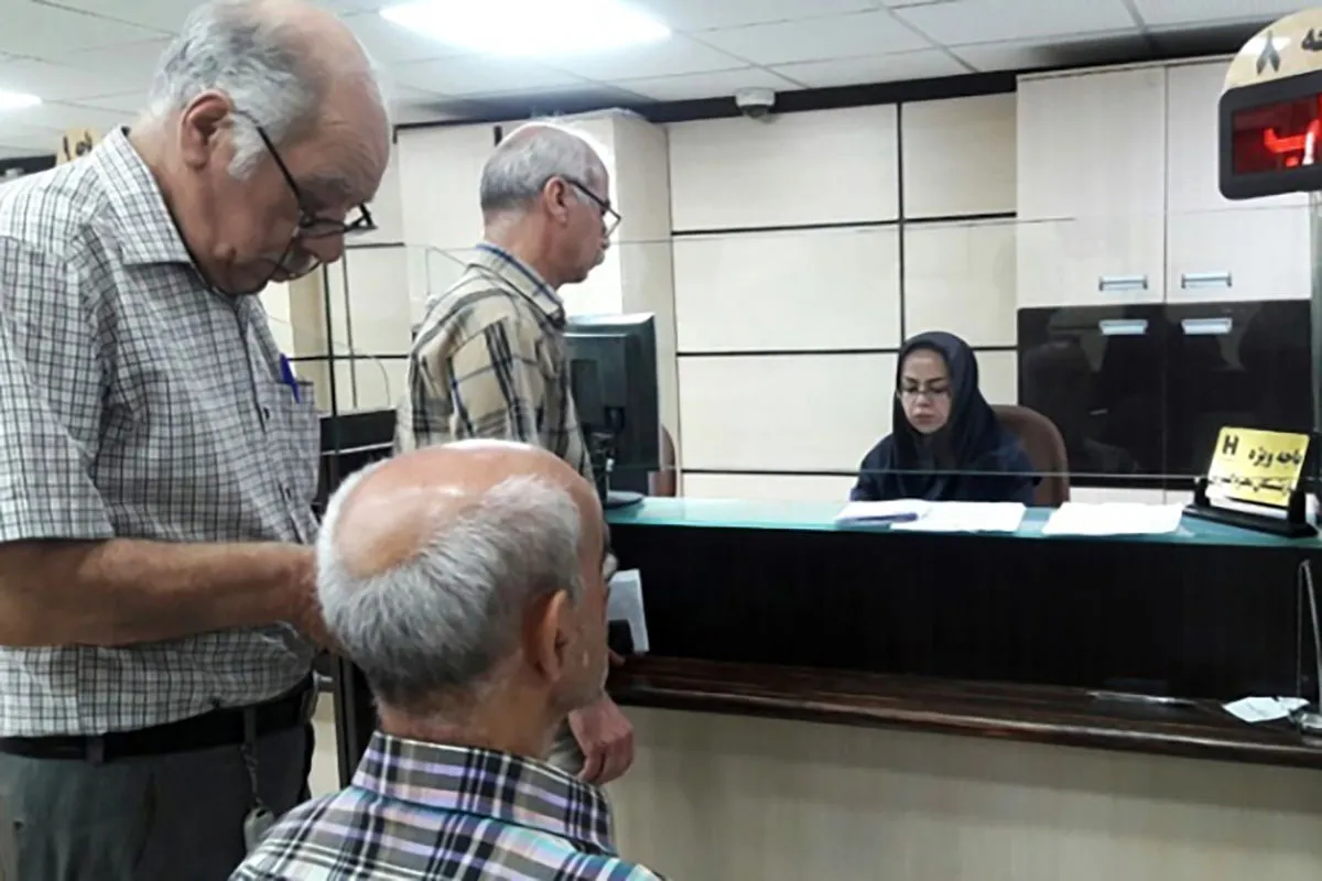 بانک رفاه تا یک‌سوم حقوق بازنشستگان را کسر کرد!